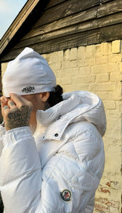 SYNA SKULL CAP - WHITE (BLACKLOGO)