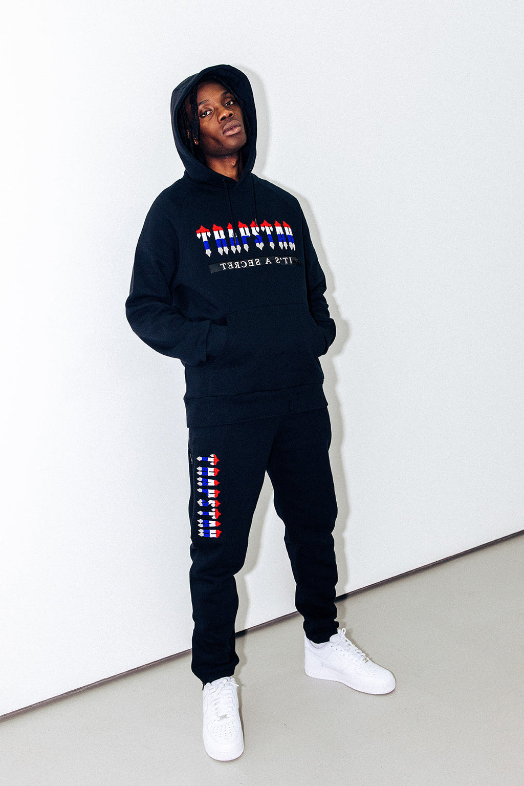 ENSEMBLE JOGGING TRAPSTAR - DECODED HOODED REVOLUTION CHENILLE  BLACK - (RED/ WHITE/BLUE)